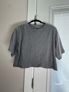 Women's Gray Cropped Crewneck Top